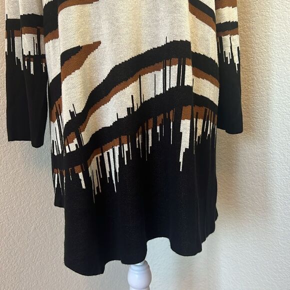 Beautiful Ruby Rd. Woman 3/4 Sleeve City Scape Tunic Sweater ~ Size 1X - Picture 3 of 10